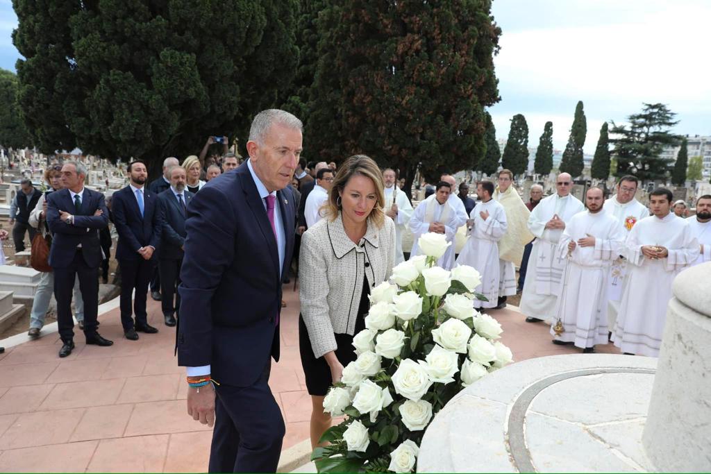 Castellón celebra la festividad de Todos los Santos con la tradicional visita a los cementerios