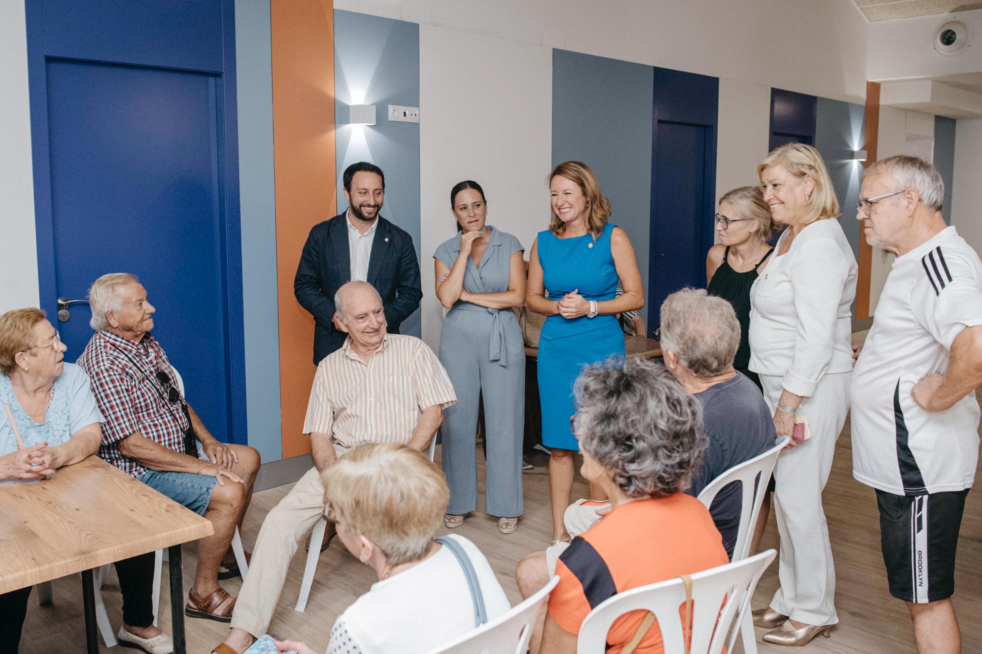 Carrasco visita un renovat centre cívic La Panderola que torna a ser “punt de trobada per als veïns del Grau”