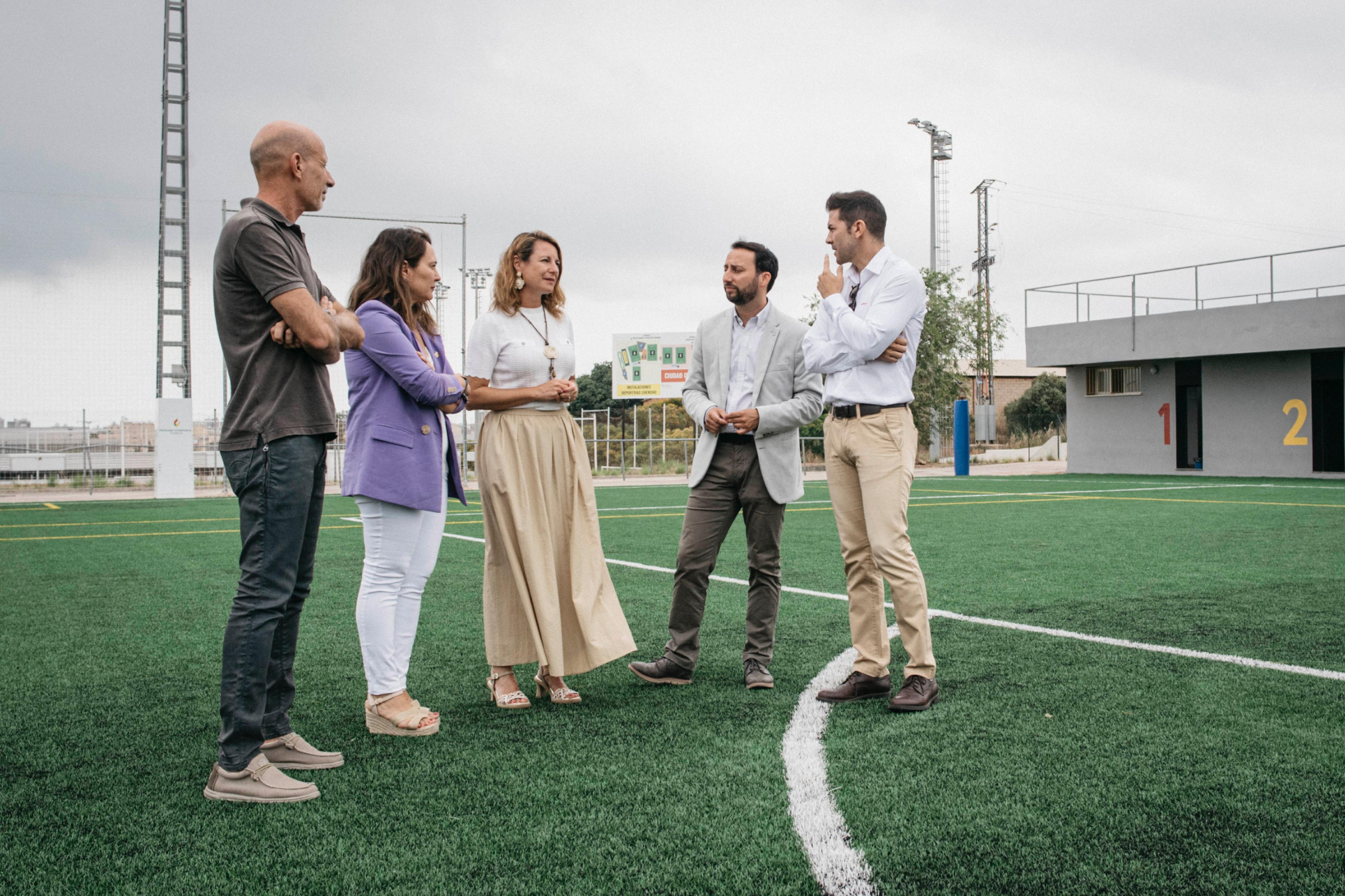 El gobierno municipal invierte más de 395.419€ en el cambio de césped de los campos A y C del Chencho