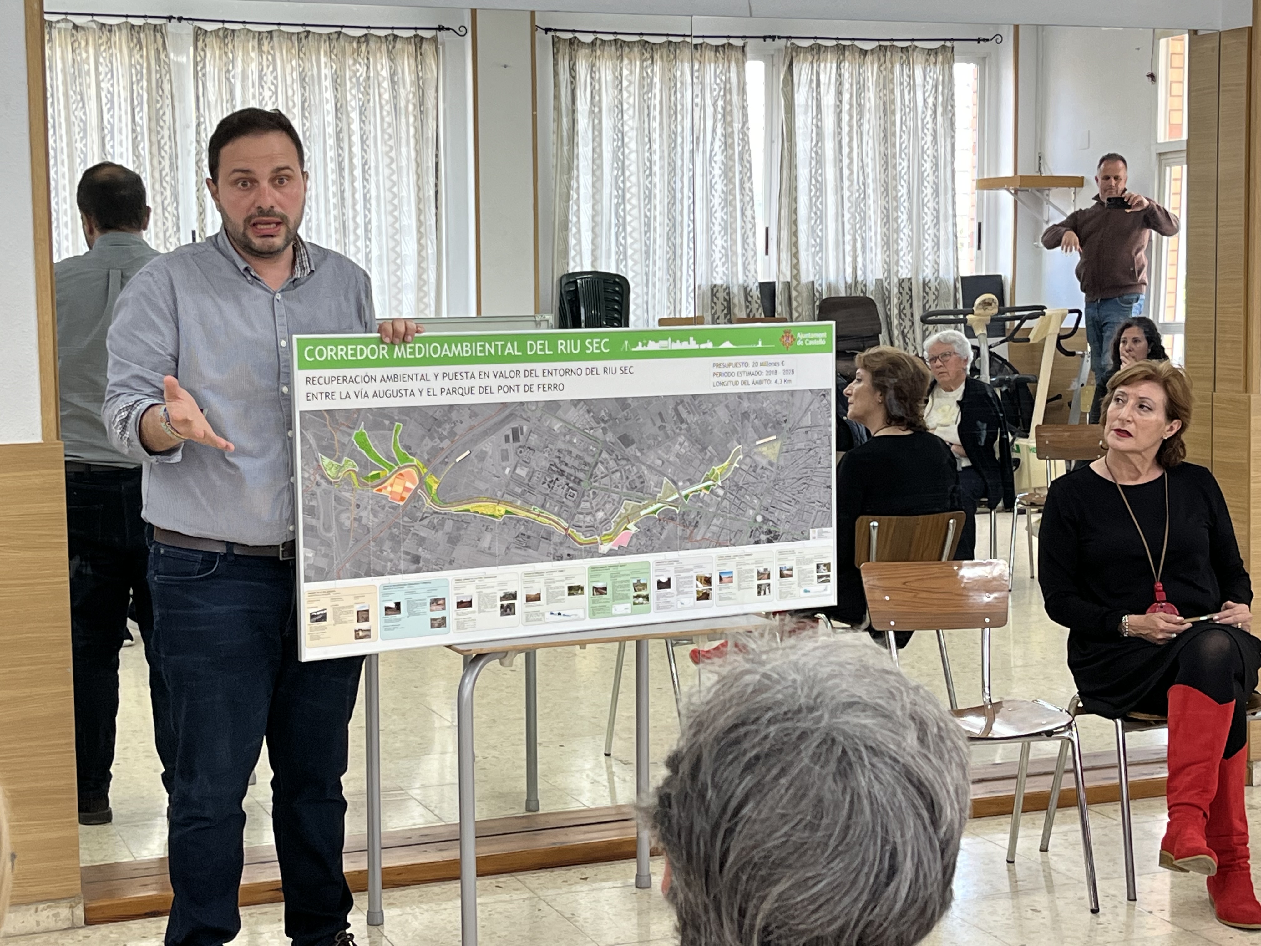 Begoña Carrasco abandona los barrios del oeste al paralizar el corredor ambiental del Riu Sec