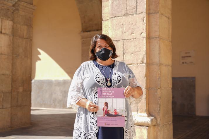 Granero con el cartel de Higiene Postural.jpg