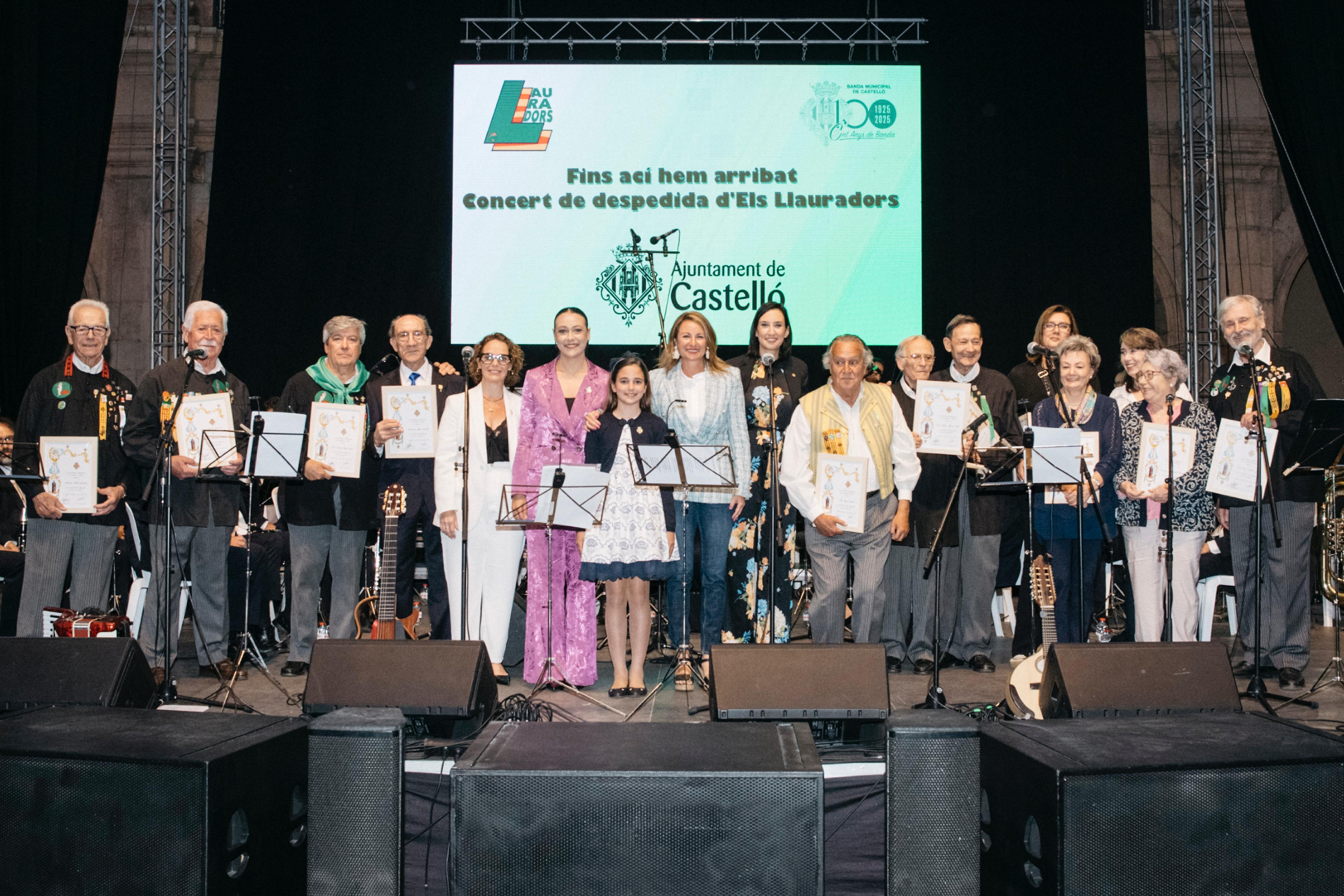 Castellón despide a la histórica rondalla Els Llauradors en un emotivo concierto en la Plaza Mayor