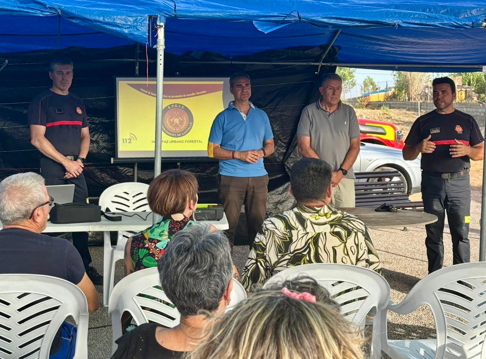 Els bombers de Castelló amplien les xarrades sobre prevenció d'incendis a les urbanitzacions de muntanya