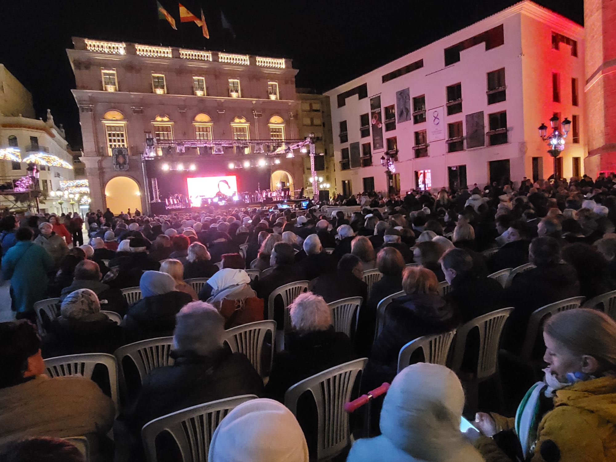 Las fiestas de la Magdalena rinden un espectacular homenaje a la figura de Nino Bravo