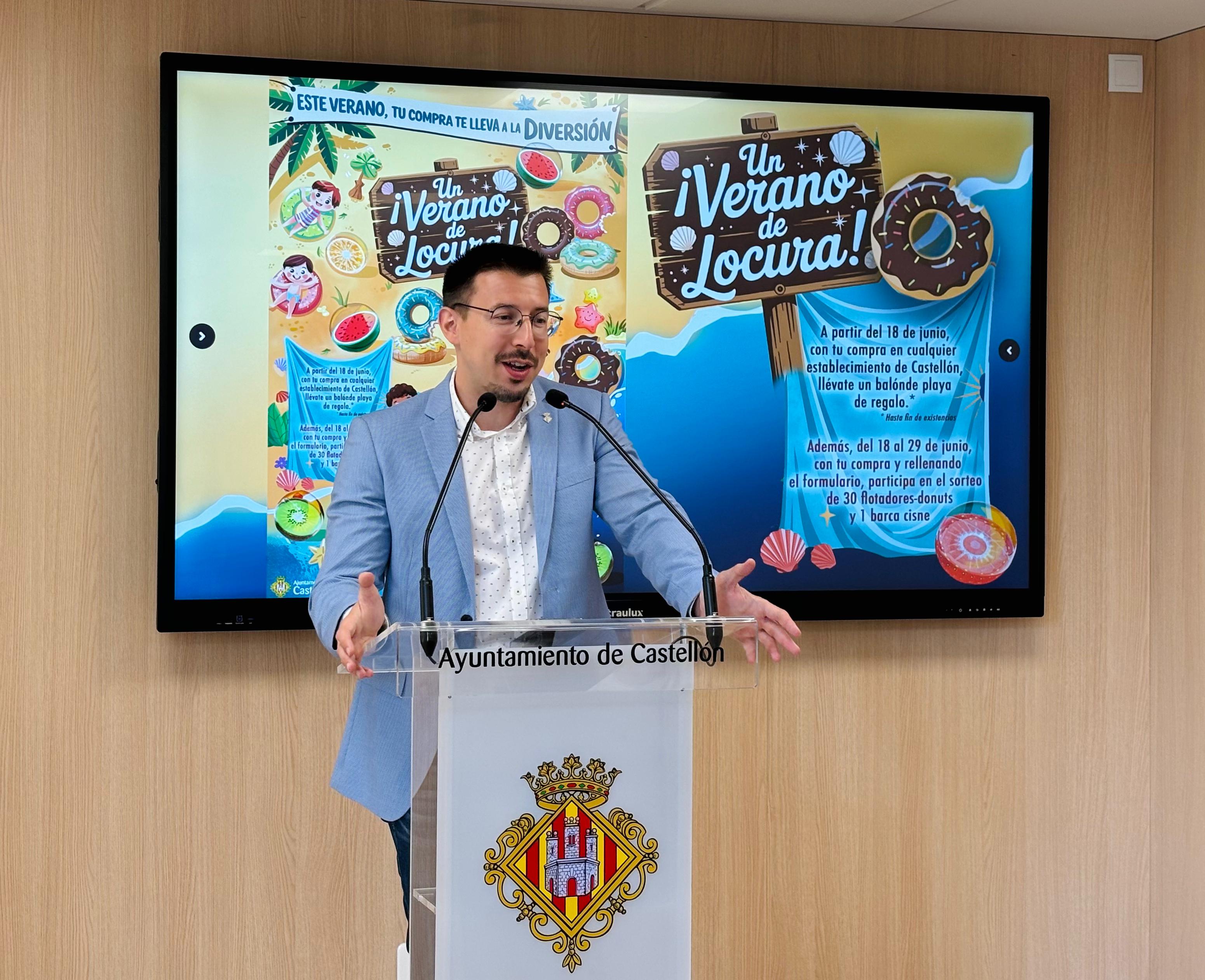 La concejalía de Comercio lanza una campaña de verano con el reparto de 5.000 pelotas de playa y un gran sorteo por comprar en el comercio local