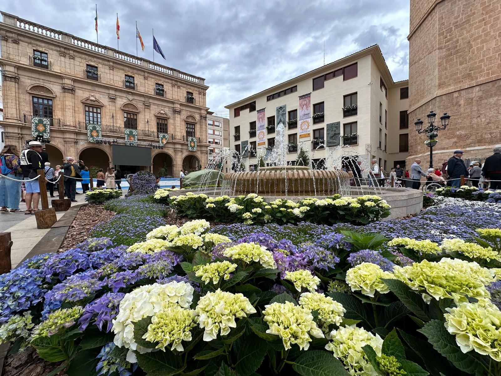 L'òrgan municipal dona llum verda a les obres de reparació de vials del quadre Sant Antoni i Santa María del Cementeri municipal amb un import de 99.997,38 €  El portaveu del govern, Vicent Sales ha avançat que s'ha donat llum verda a les subvencions, en matèria de Benestar Social, a l'Associació TEA-CAST i l'associació de Salut Mental Castelló (AFDEM). “Aquest govern compleix amb el compromís d'atorgar les subvencions als col·lectius dins del termini i en la forma corresponent perquè puguen posar en marxa els seus projectes al llarg de l'any”, afig