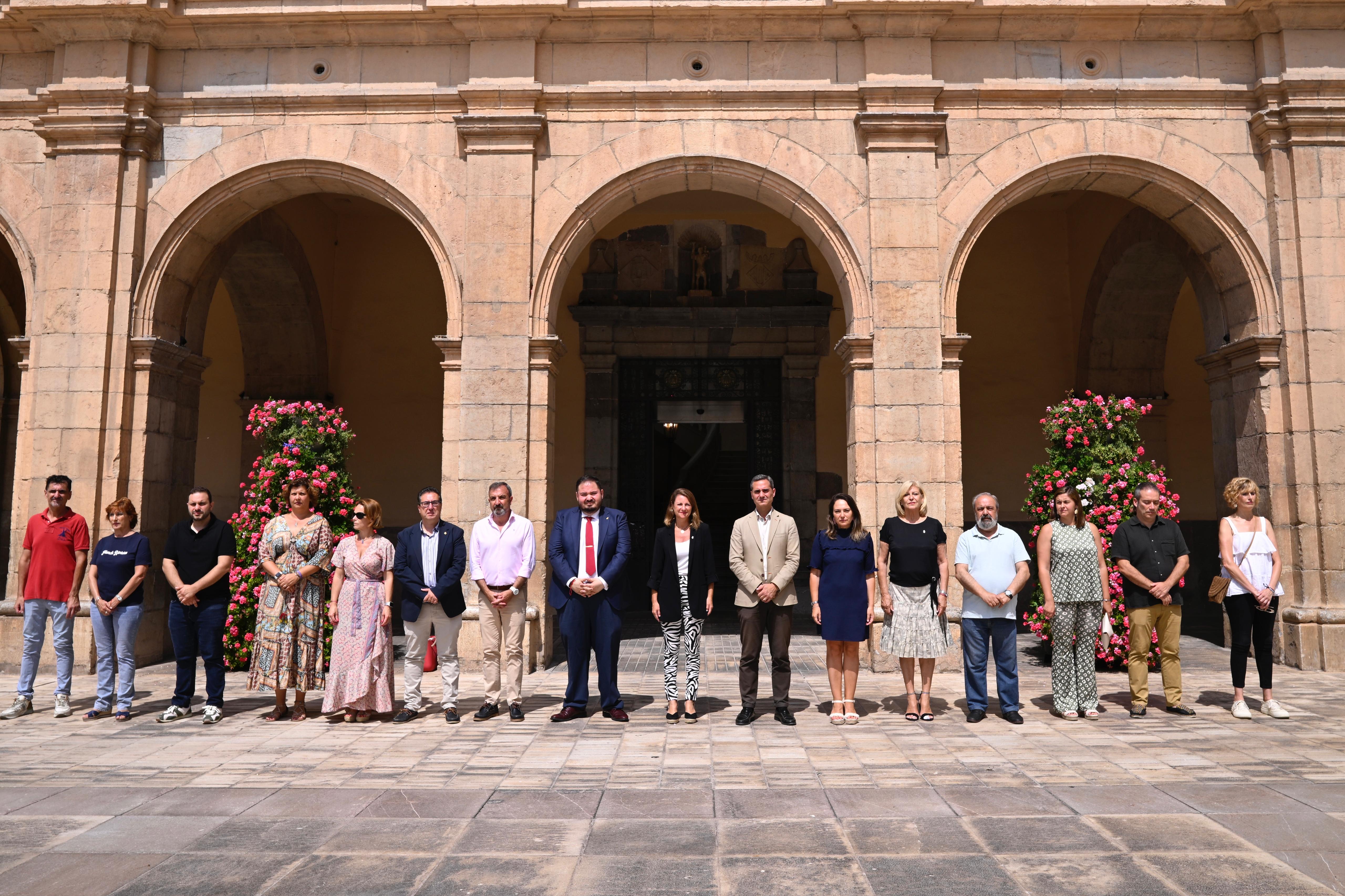 L'Ajuntament de Castelló ha convocat hui un minut de silenci en senyal de repulsa pel crim d'una dona a les mans de la seua parella, el succés va tindre lloc divendres passat 5 de juliol a Villena (Alacant).