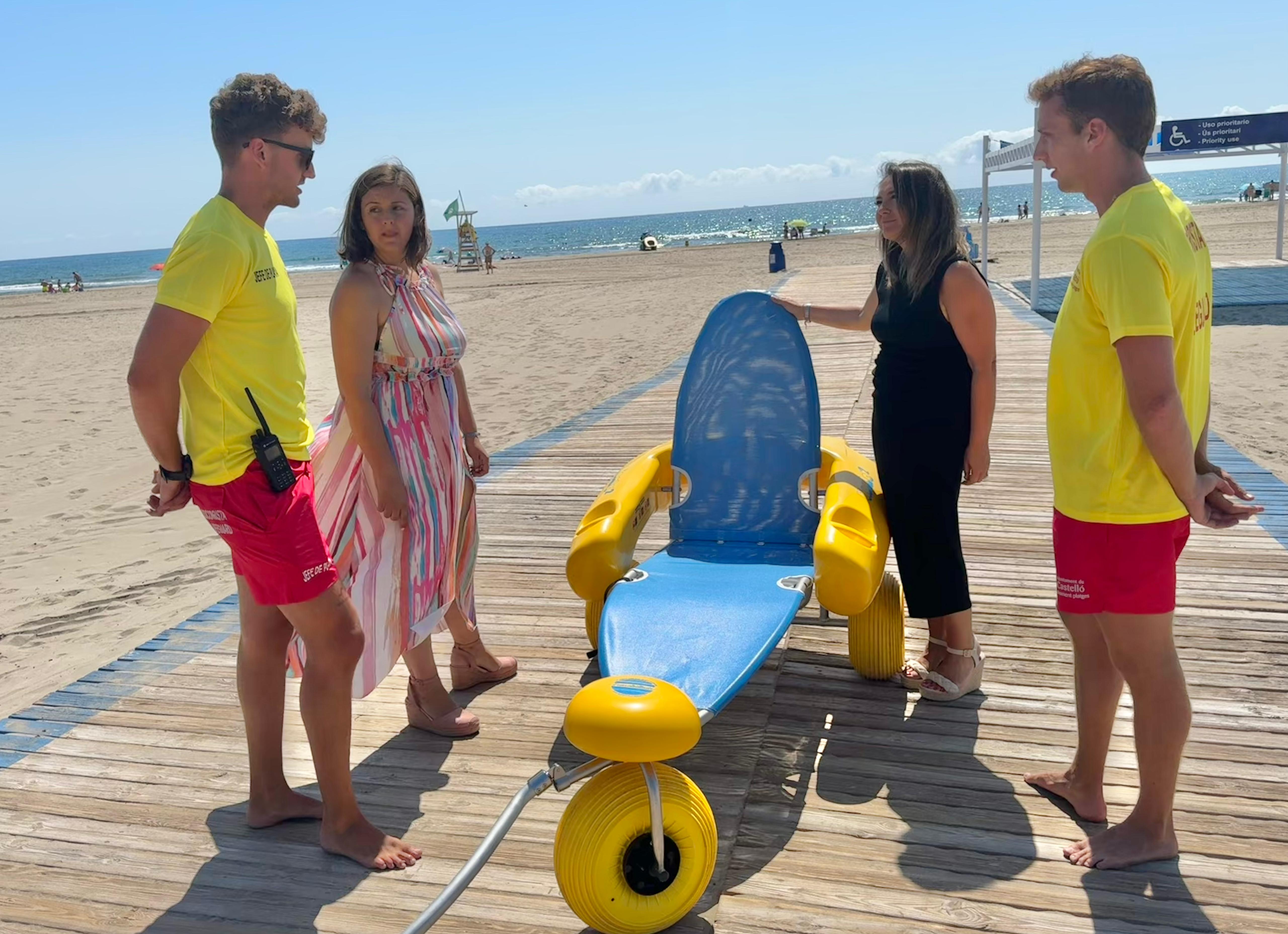 “Estas nuevas sillas anfibias, así como todas las mejoras en accesibilidad de las playas, demuestran nuestro firme compromiso con el ocio inclusivo para que todos puedan disfrutar de la calidad única de nuestras playas”, ha indicado la concejal de Bienestar Social, Maica Hurtado