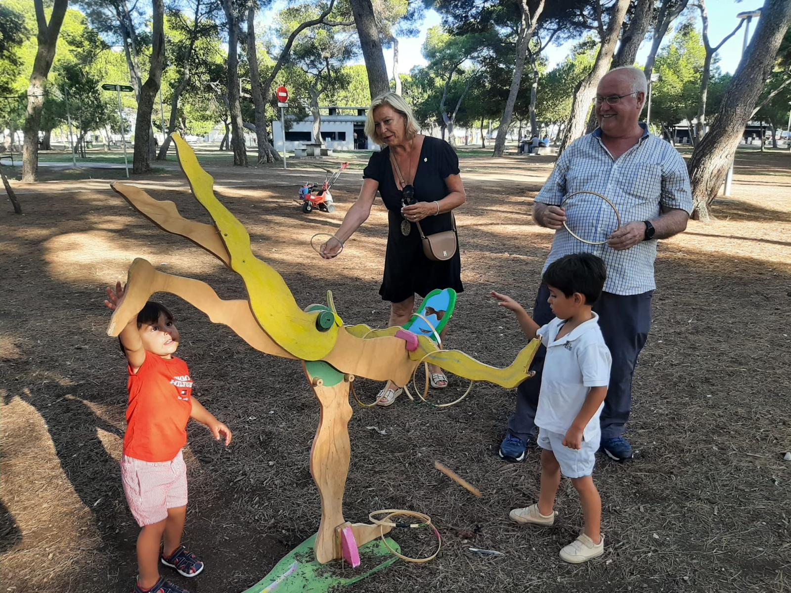 El Pinar de Castellón ha acogido la celebración del día de los Abuelos con la presencia de decenas de representantes de las asociaciones de mayores y sus familiares