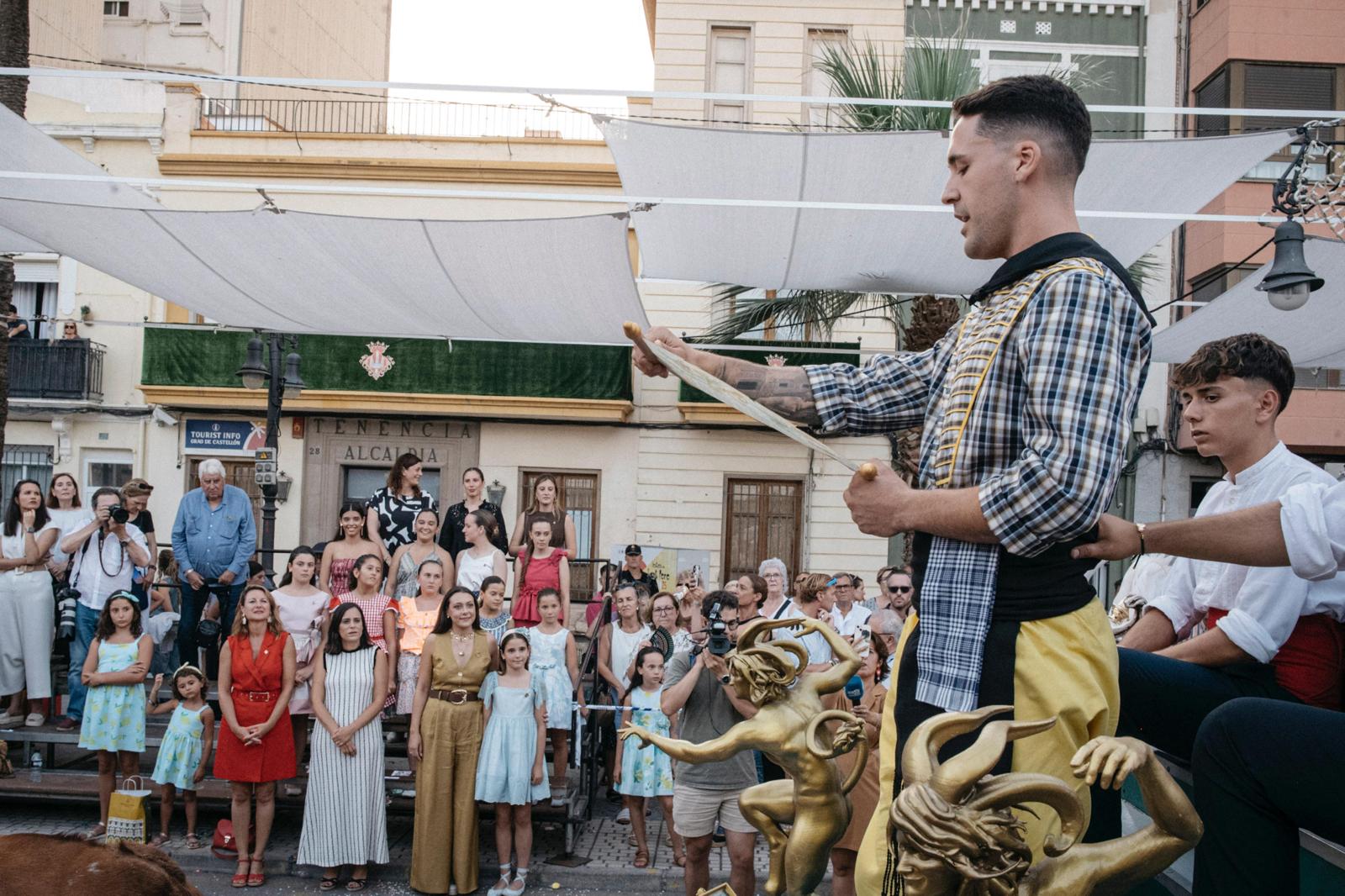 Tradició i senyes d'identitat en la Cavalcada de la Mar de les Festes de Sant Pere del Grau de Castelló