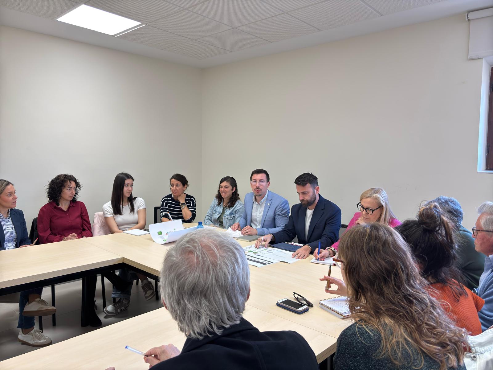 Vidal es reunix amb més de 20 associacions per a preparar la II edició del Festival de la Família