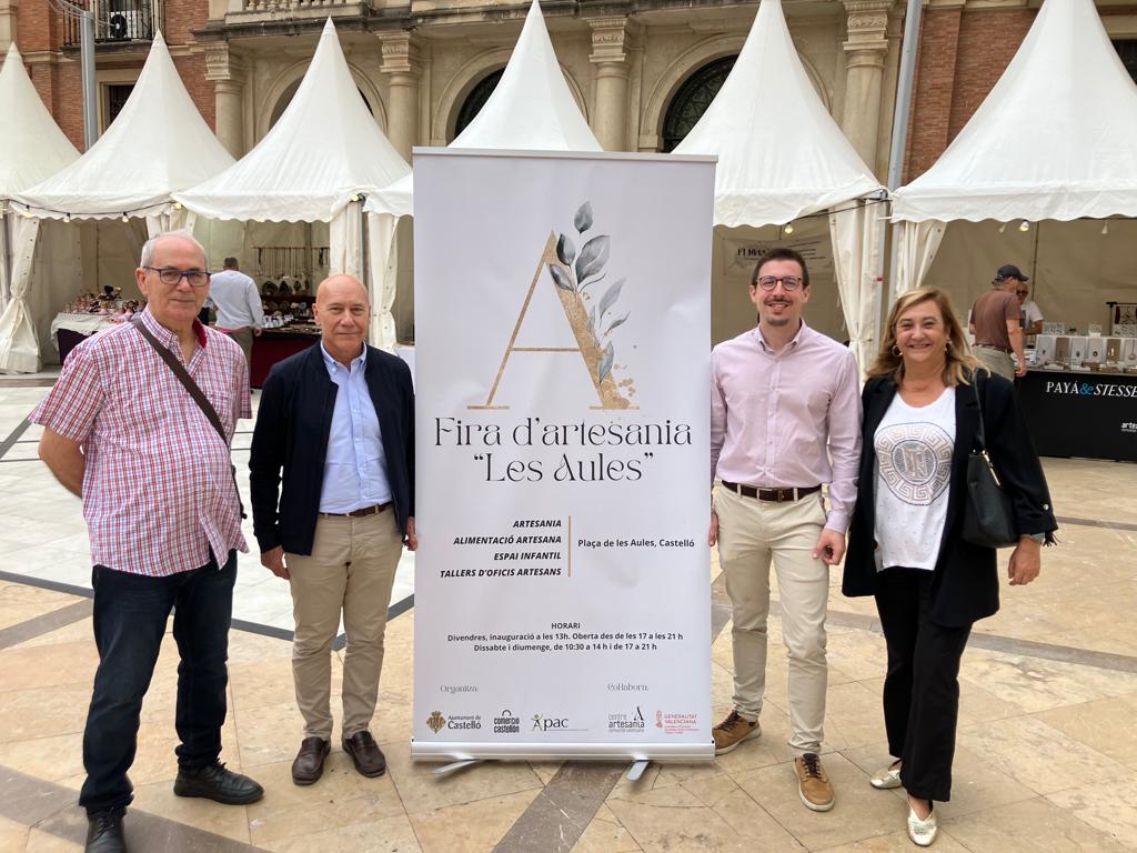 Alberto Vidal, concejal de Comercio y Consumo, inaugura la Fira d’Artesanía “Les Aules” 2023