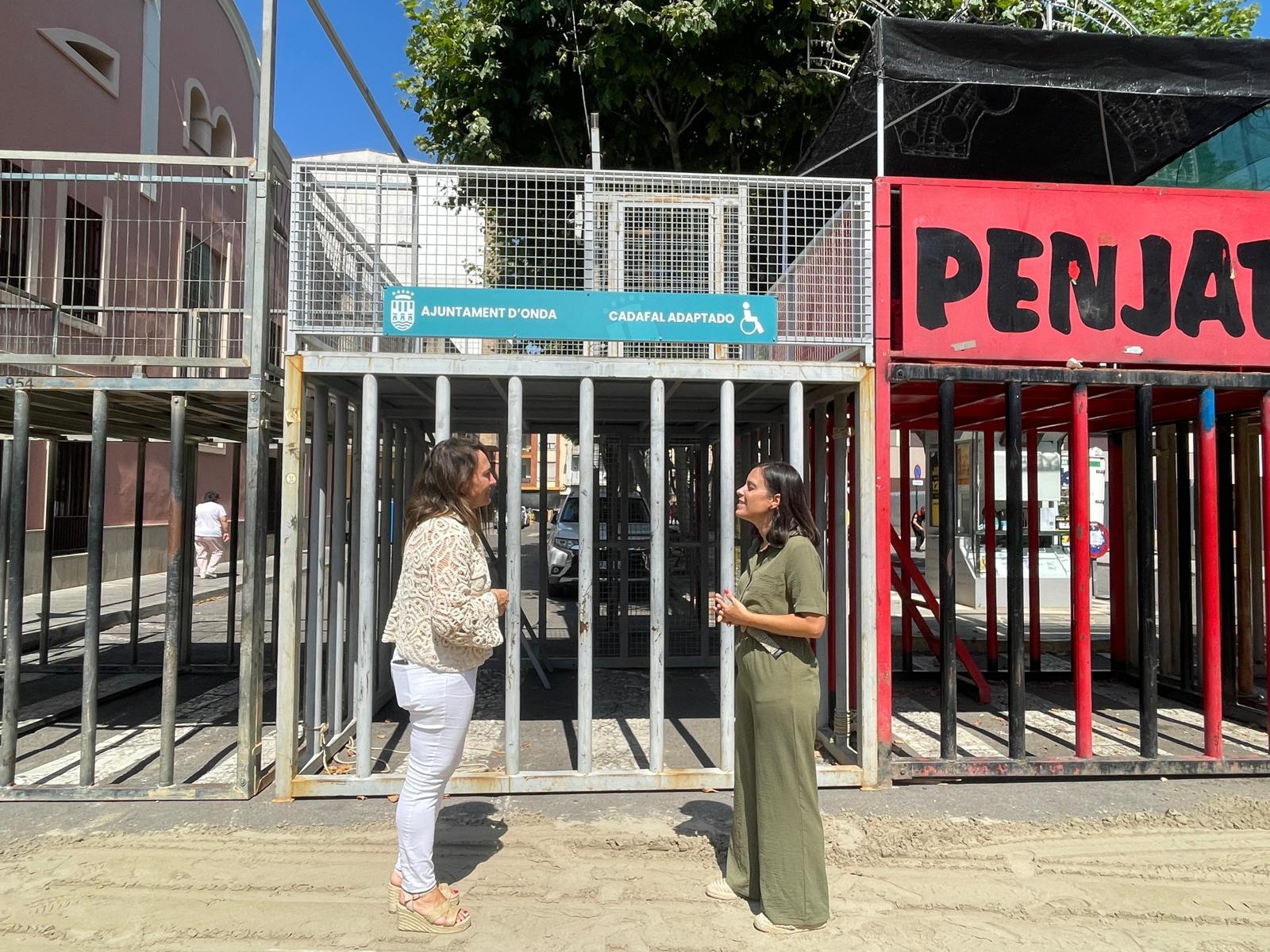 Les festes de Sant Pere compten per primera vegada amb un cadafal adaptat a persones amb mobilitat reduïda