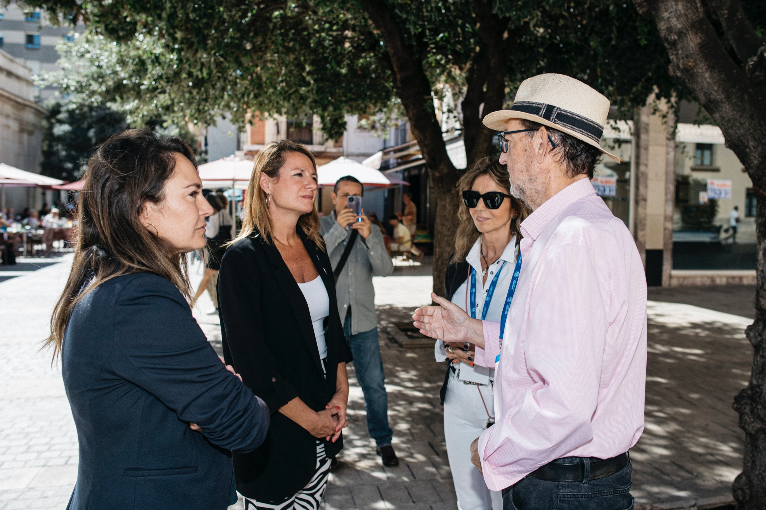 La alcaldesa muestra su apoyo a la asociación provincial de familiares y enfermos de Alzheimer