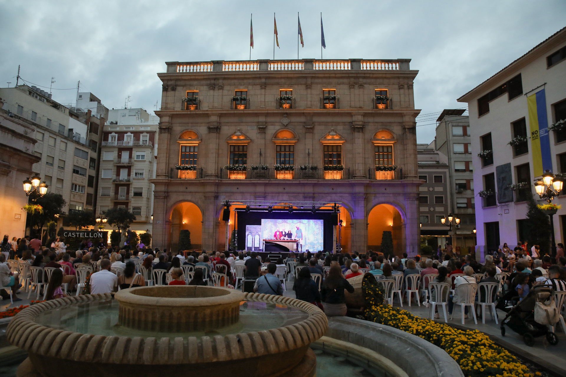 El ‘Clot i Fava’ pone su punto final con actuaciones en la Plaza Mayor, Las Aulas y Huerto Sogueros durante esta tarde