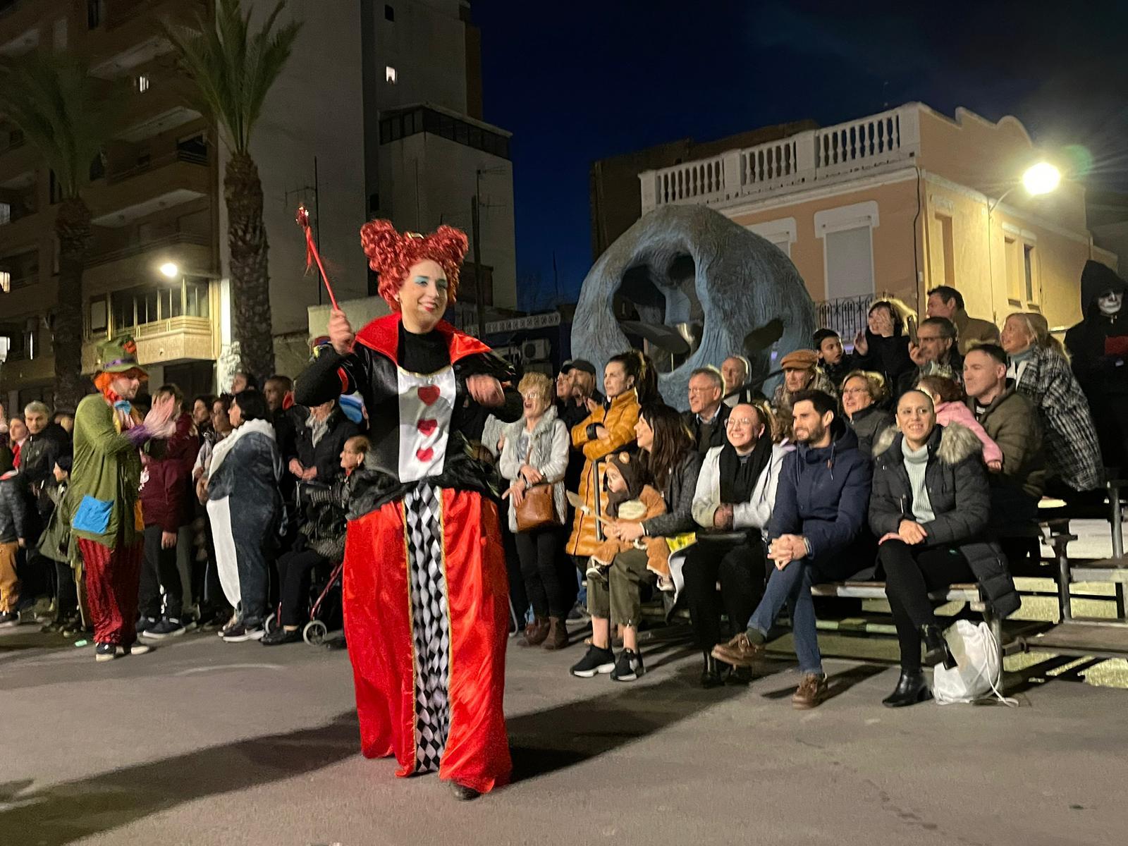 La Gran Desfilada del Carnestoltes plena de fantasia els carrers del Grau