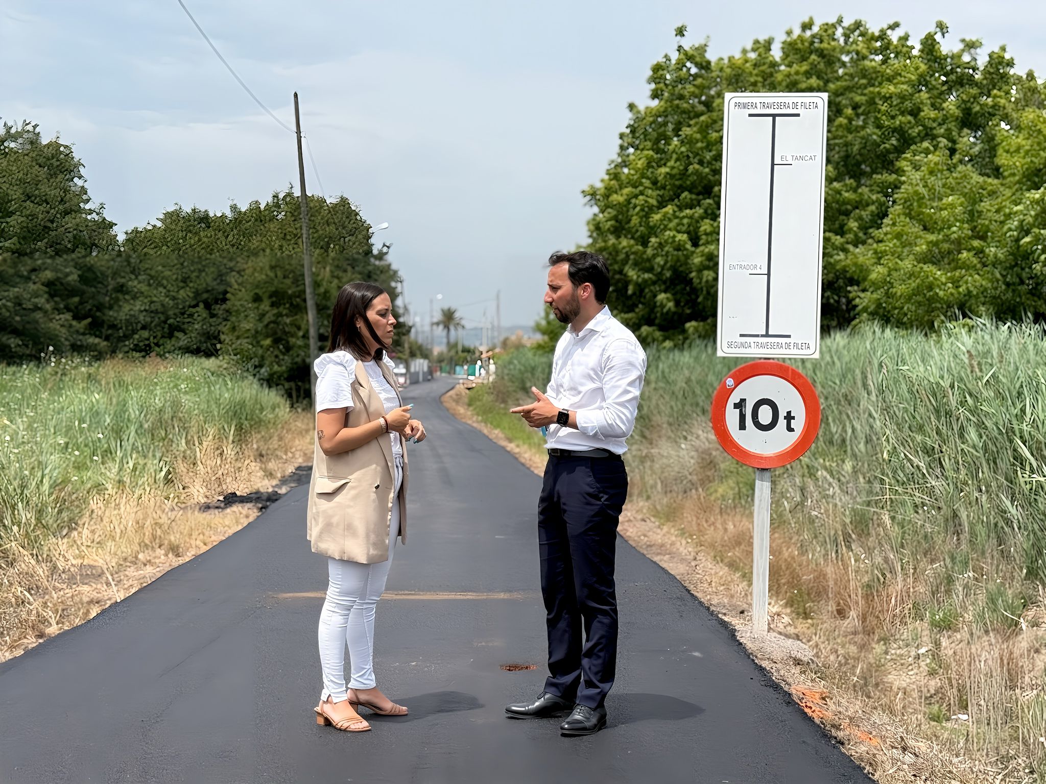 La concejalía de Servicios Públicos invierte 127.000 euros en el asfaltado del Pont de la Gallenca en la Marjalería