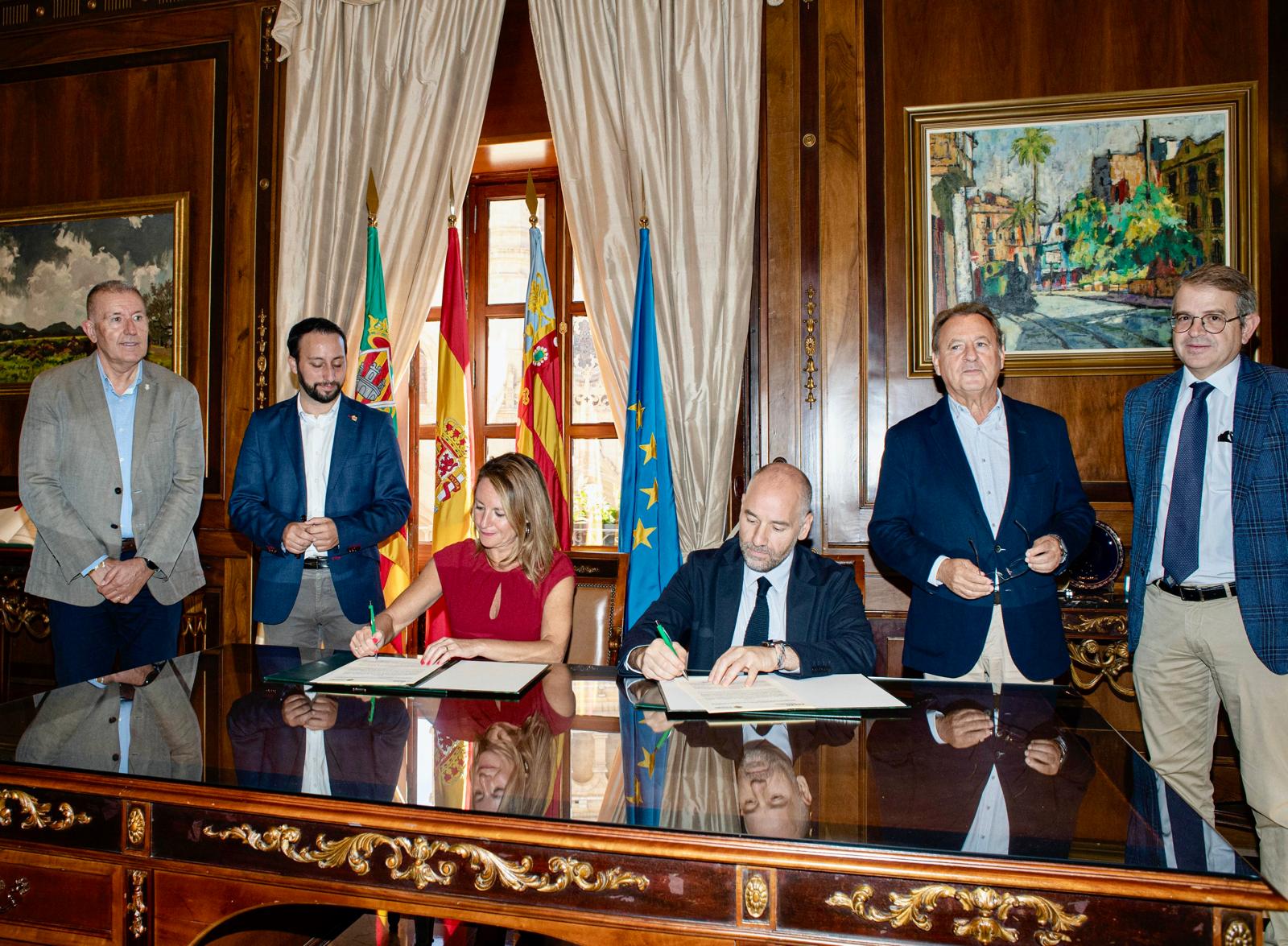 Ayuntamiento de Castellón y Ascer firman un memorando para el impulso de la promoción cerámica en la ciudad y sus usos urbanos