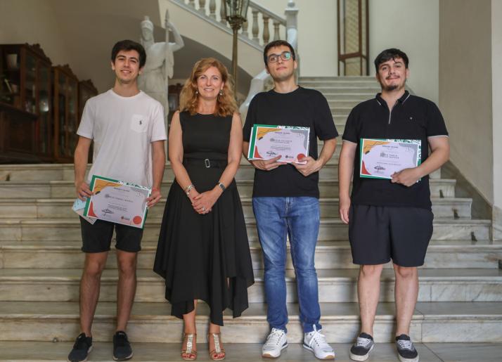 16-06-22 Marco en la entrega de diplomas becas Talento 2.jpg