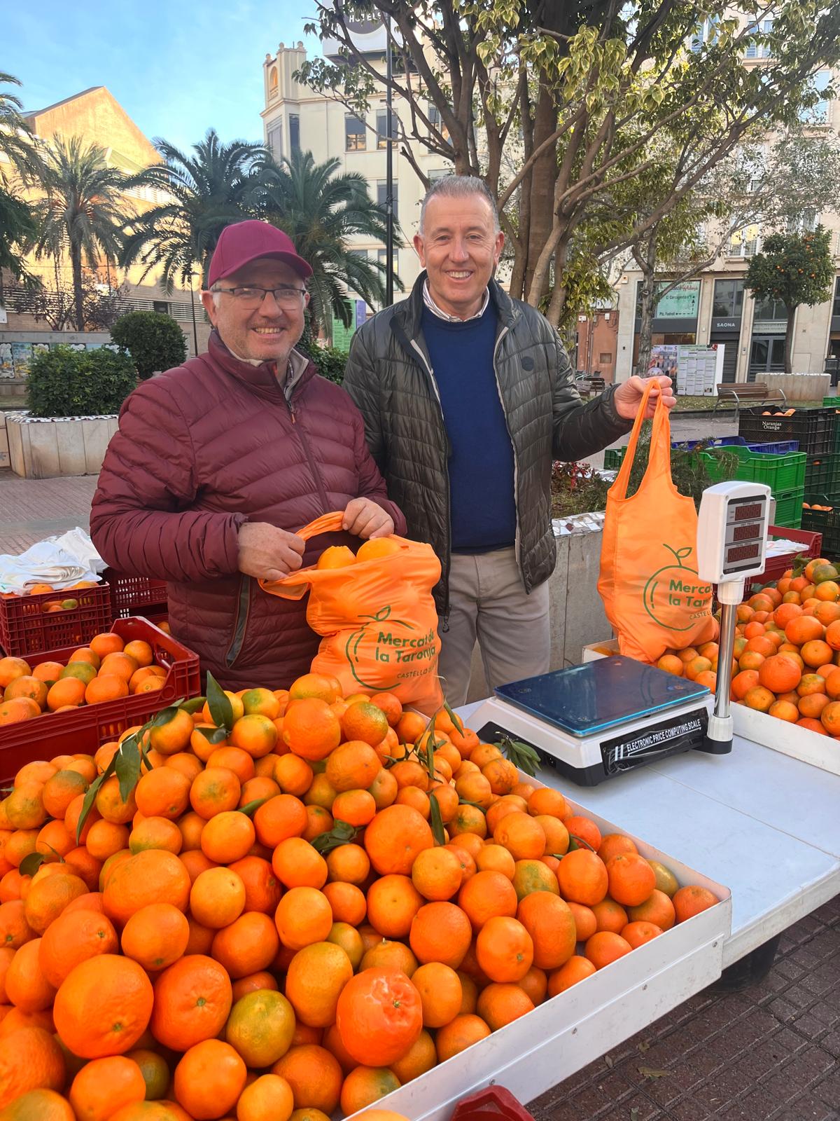 La regidoria d'Agricultura reparteix fins a 4.000 bosses del Mercat de la Taronja aquest Nadal