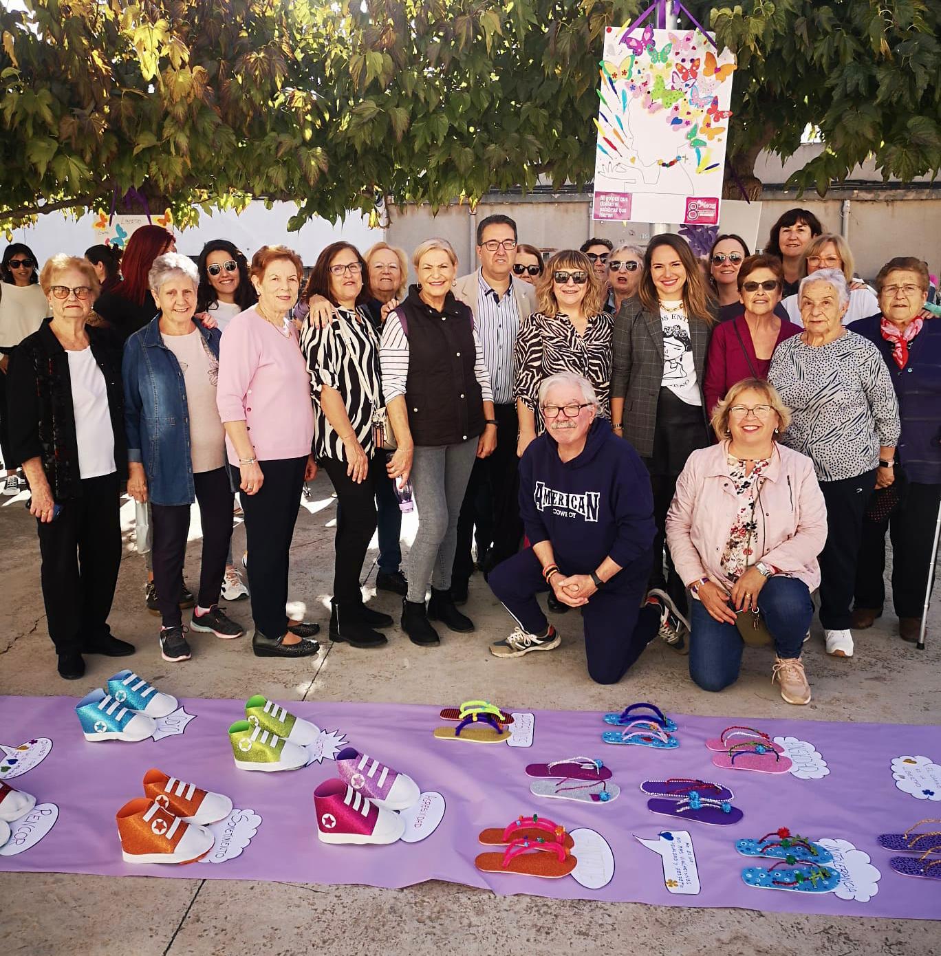 El Ayuntamiento colabora con asociaciones y escuelas de Castellón , en una actividad en conmemoración del 25N