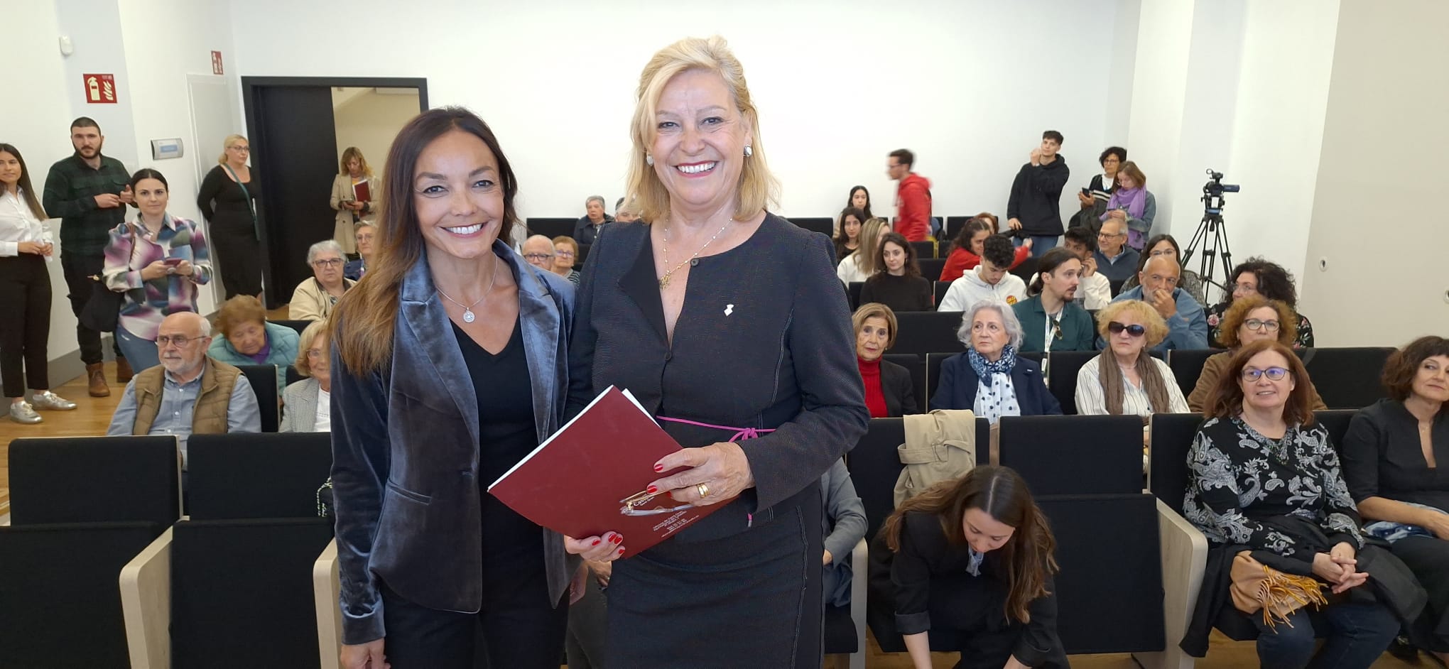 El Centro Sénior de Vida Activa y Saludable acoge una jornada con jóvenes y mayores en la apuesta del gobierno municipal por fomentar las relaciones intergeneracionales