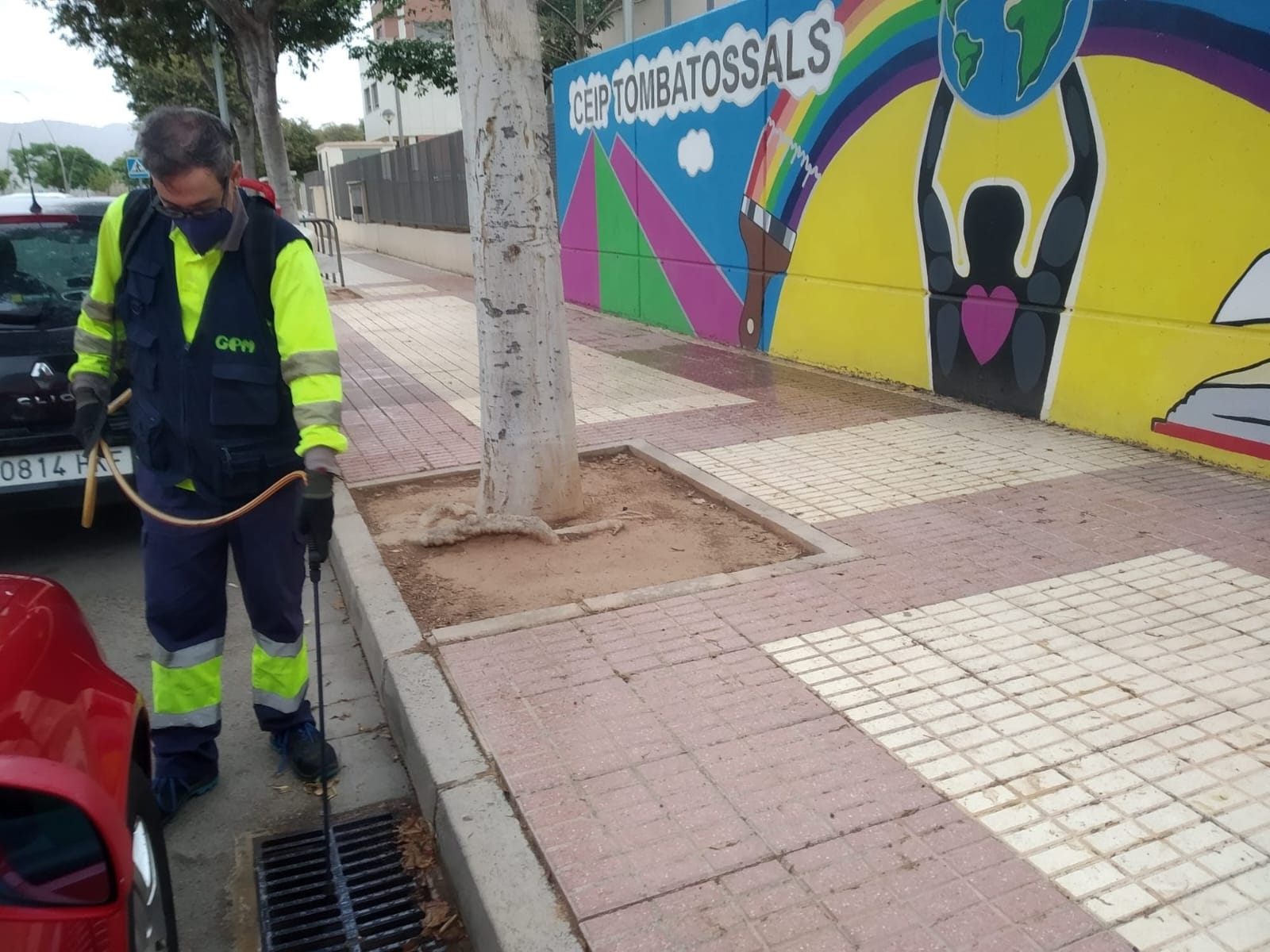 La regidoria de Salut Pública reforça el tractament contra mosquits en col·legis, instituts i centres de salut amb motiu de la tornada al col·le
