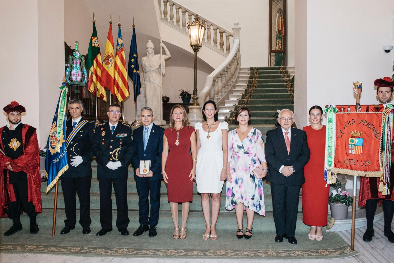 Begoña Carrasco entrega la Medalla de Oro a la Real Cofradía del Lledó y los Corbatines de Honor al Cuerpo Nacional de Policía y al Centro Aragonés “sin cuya labor Castellón no sería la gran ciudad que hoy es”