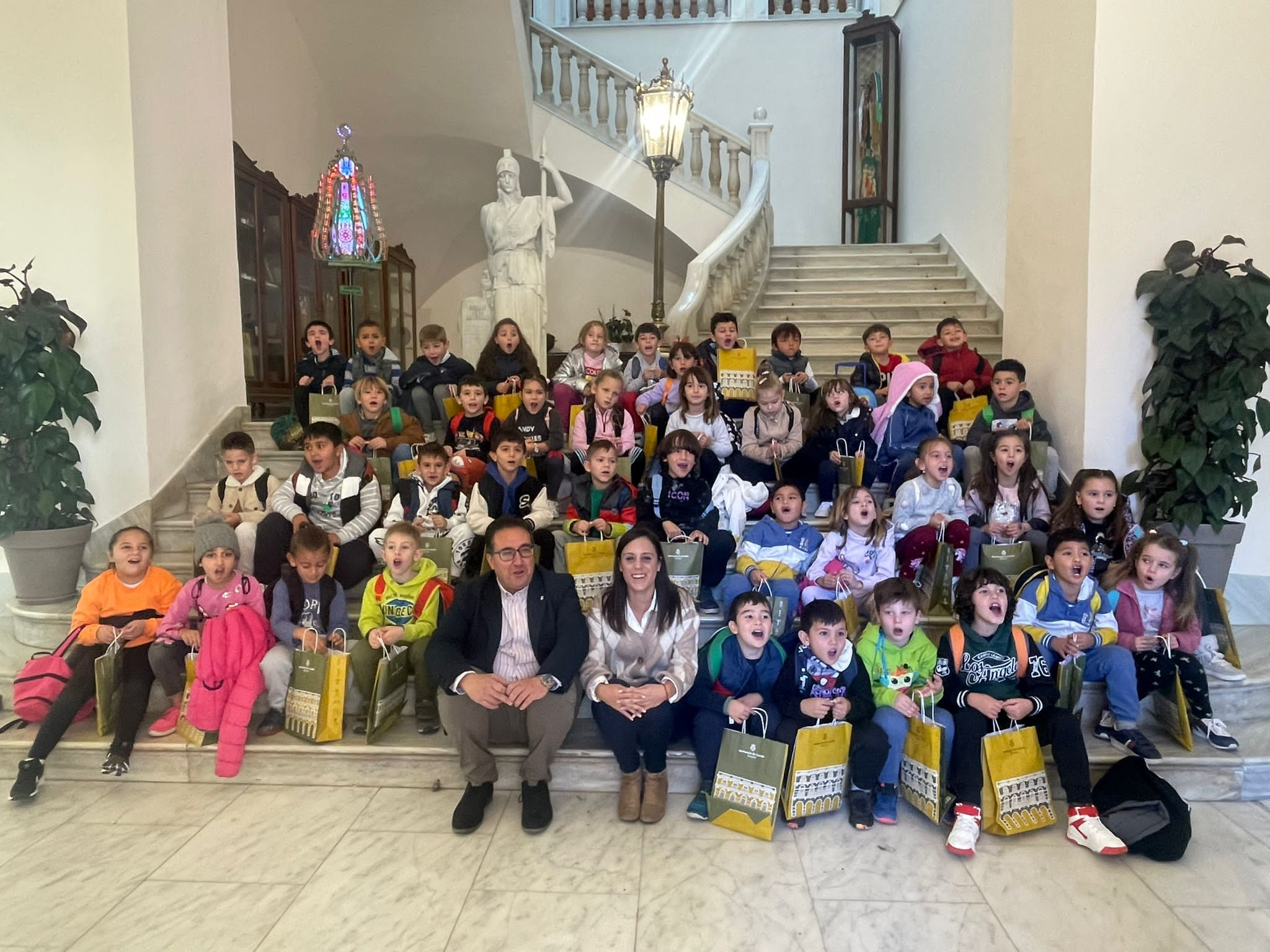 Els alumnes del CEIP La Marina visiten l'Ajuntament de Castelló