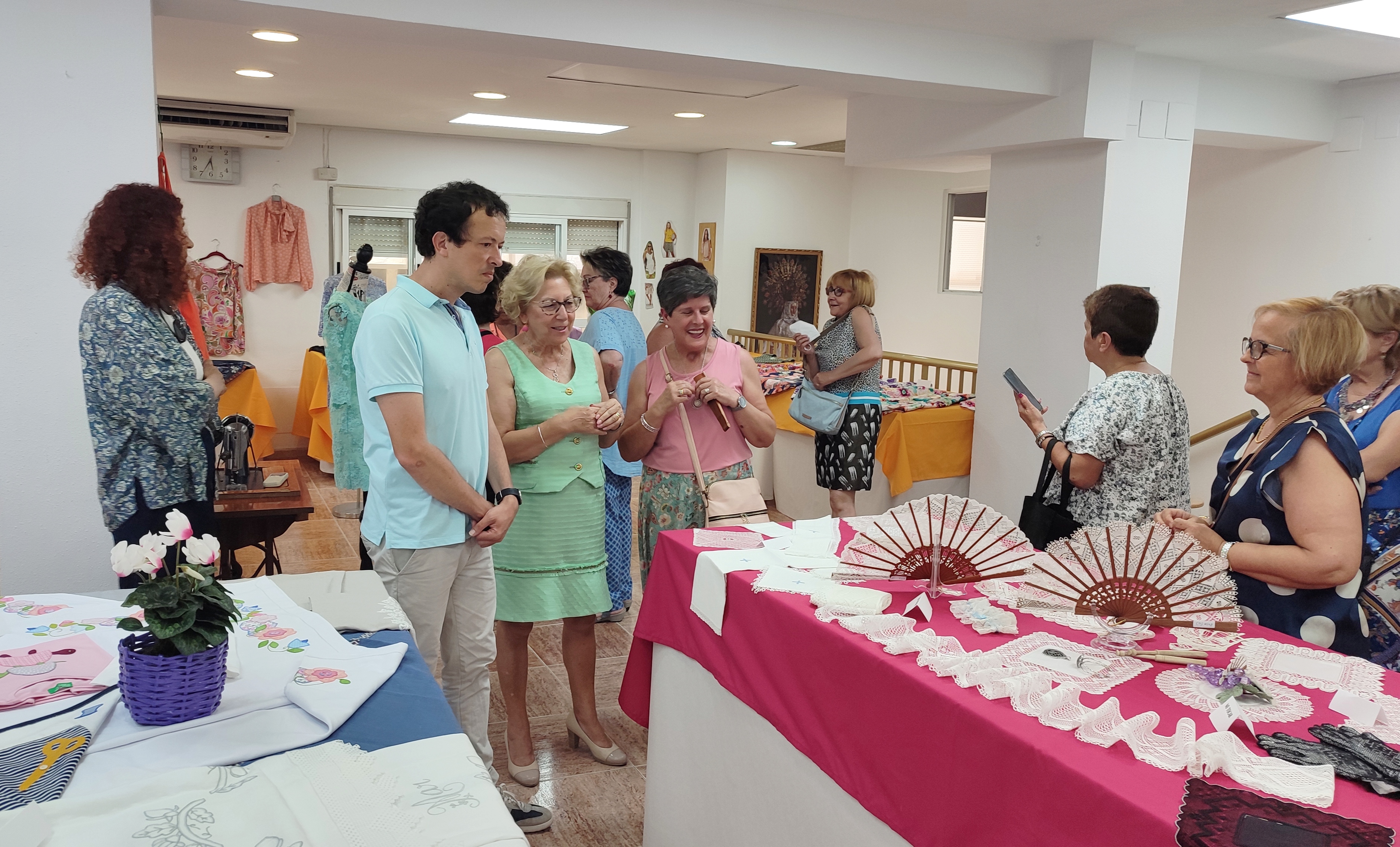 14-06-22 Mezquita destaca la dinamización de la Asociación de Vecinos Gumbau en su semana cultural.jpg