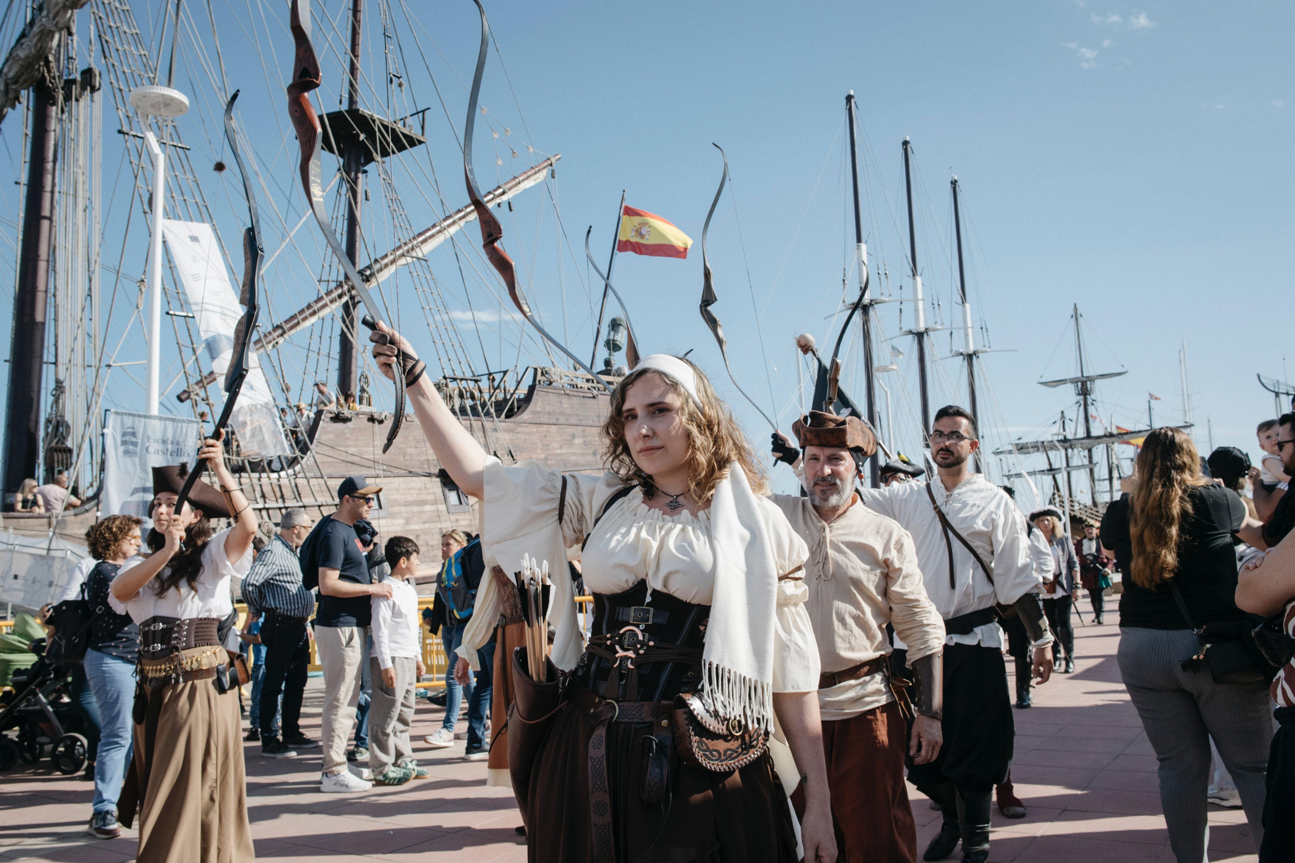 Més de 200 persones omplin el port d'ambient festiu amb la Desfilada Marinera d'Escala a Castelló
