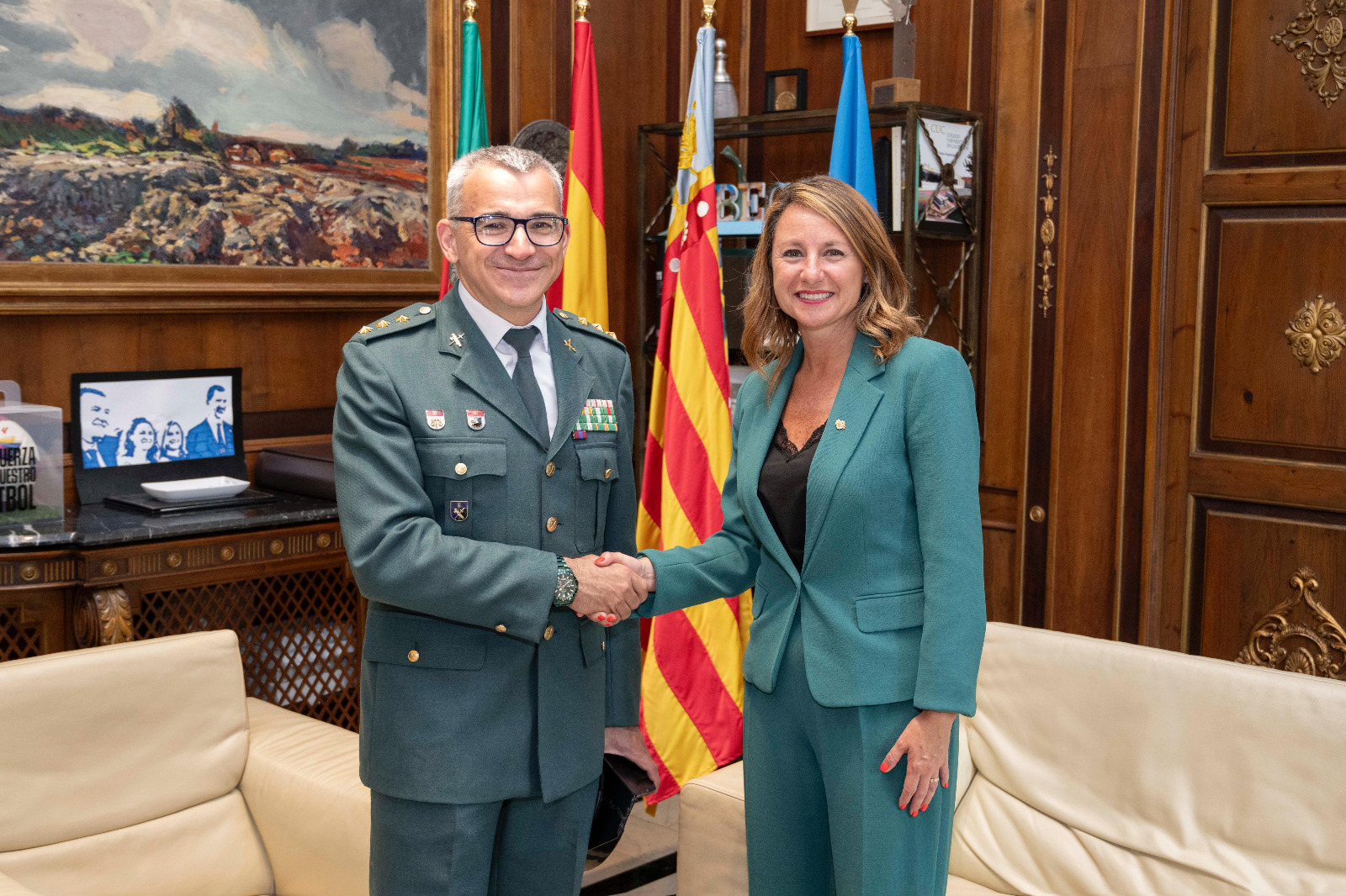 Carrasco recibe al nuevo Coronel Jefe de la Comandancia de la Guardia Civil en la provincia
