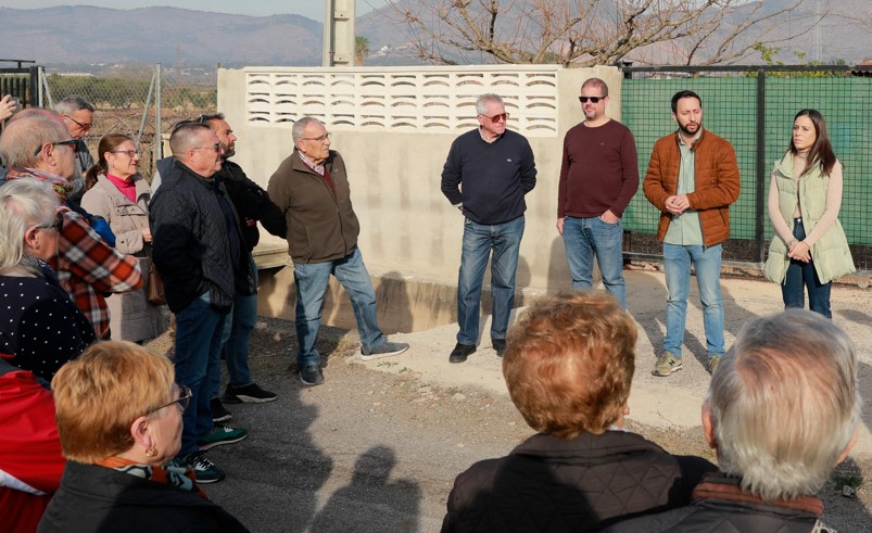 El gobierno municipal da solución a los vecinos de las partidas Bovar, la Molinera y Senillar y arreglará, junto con el Coto Arrocero, el colector de aguas, tras casi 5 años de reivindicaciones