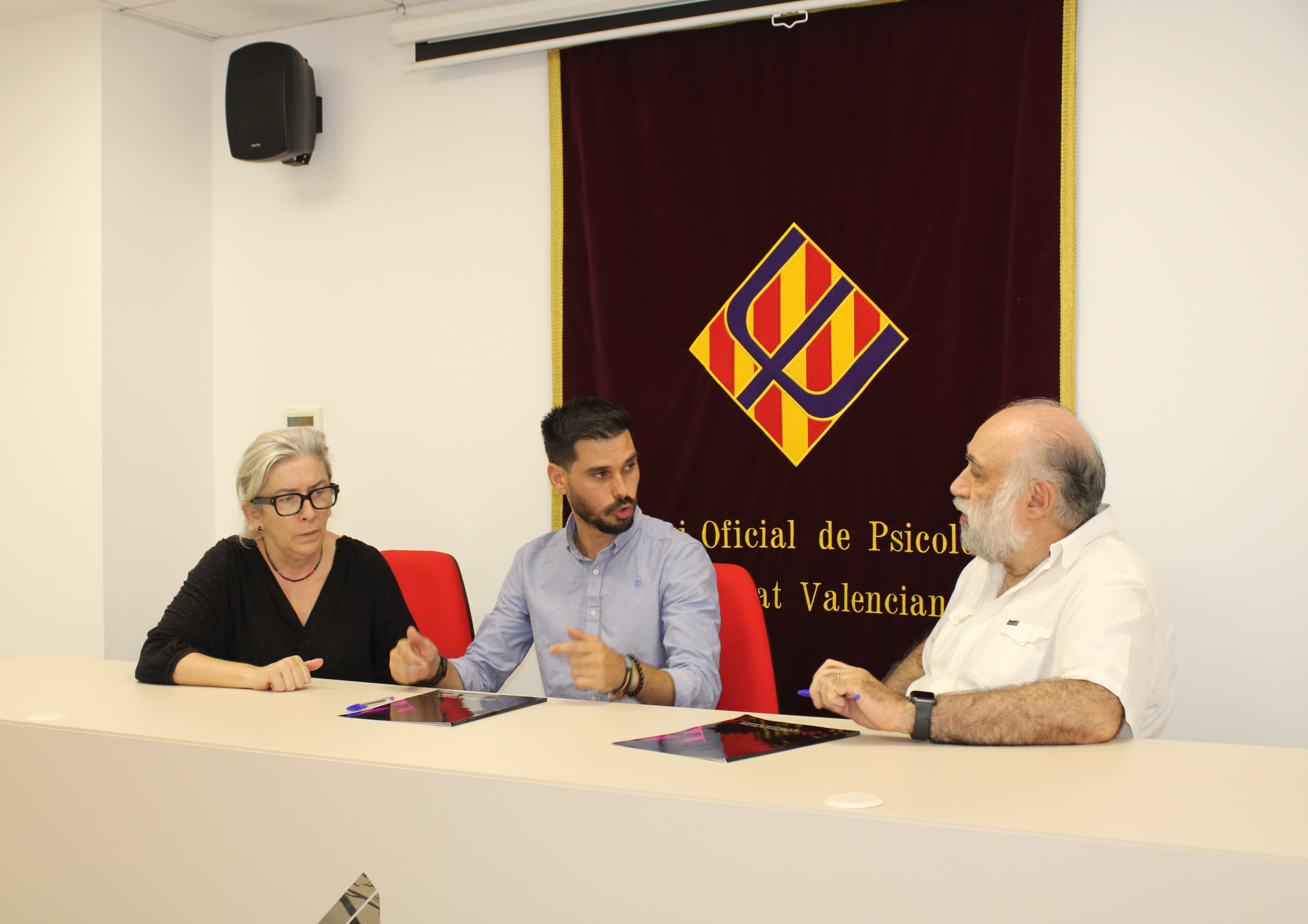 La concejalía de Juventud y el Colegio Oficial de Psicología de la Comunidad Valenciana firman un convenio para proteger la salud mental de los jóvenes