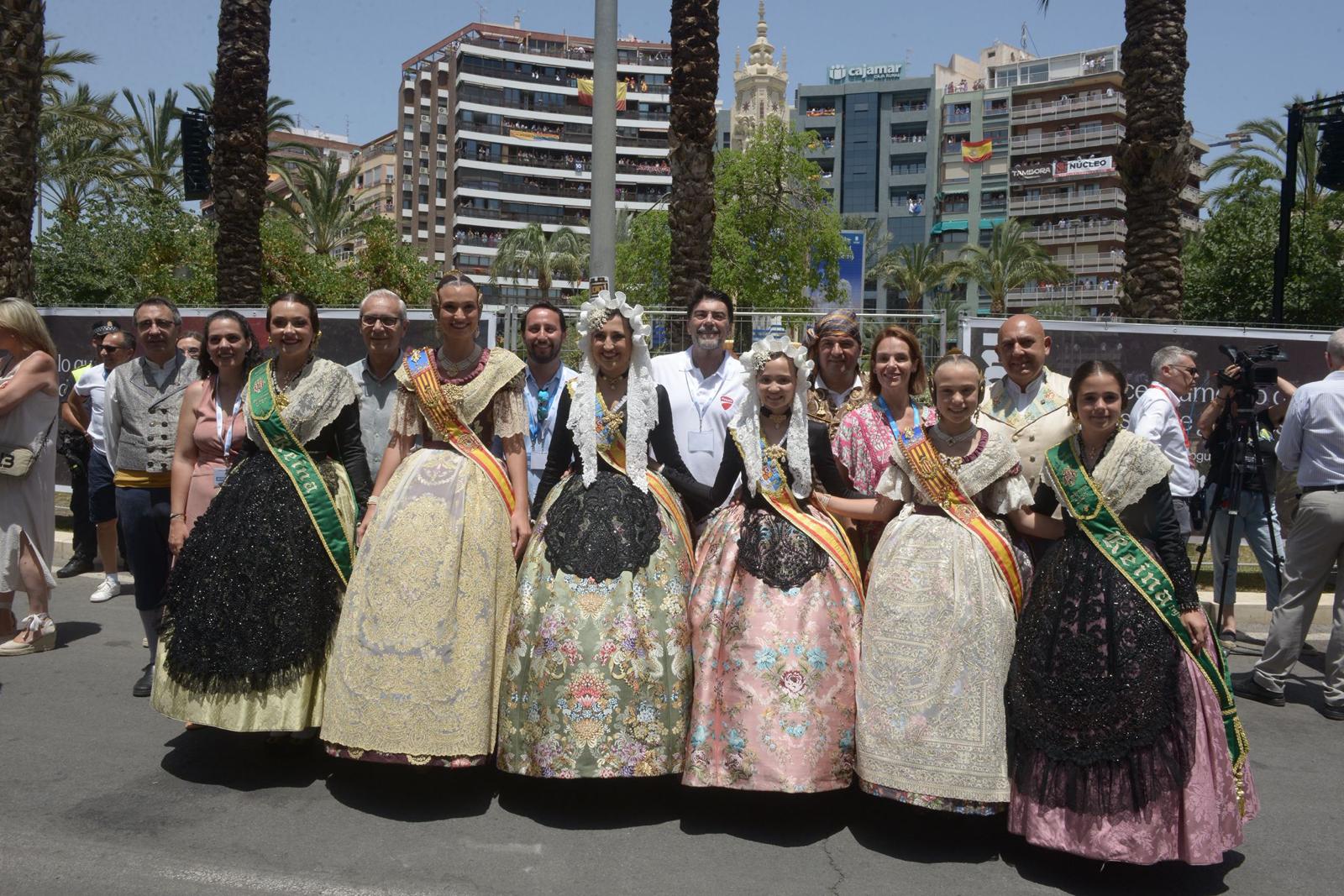 Una delegación de Castellón acompaña a los alicantinos en las Hogueras de San Juan