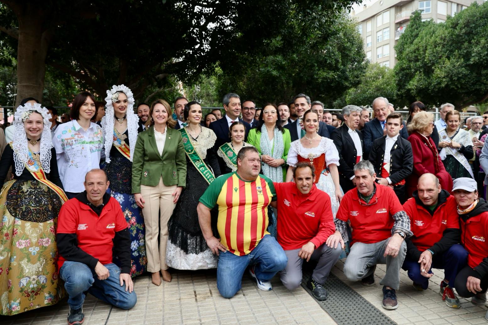 Una espectacular i multitudinària mascletà inaugura les festes de la Magdalena 2024