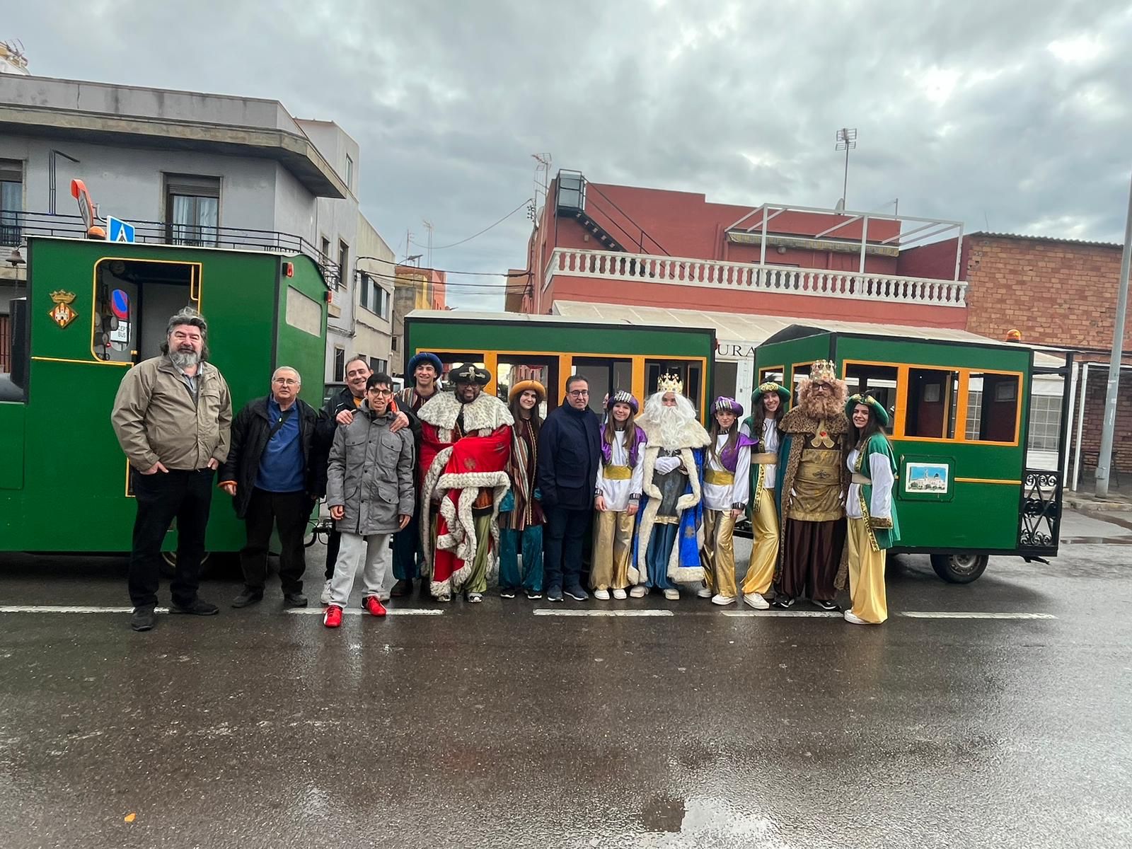 Els Reis Mags realitzen un recorregut pels barris de la ciutat per a acostar-se a tots els xiquets i xiquetes de Castelló